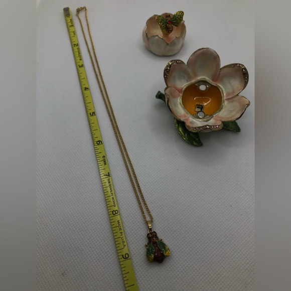 Lotus Flower with Bee Trinket Box - Picture 7 of 9